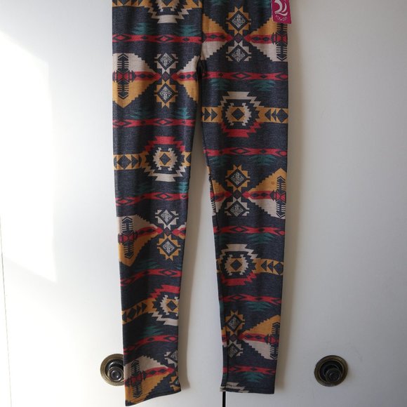 Kos USA Geometric Patterned Leggings - Picture 4 of 5